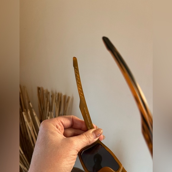 Sketchers Rectangle Sunglasses with UVA/UVB Protection Brown Frame - Picture 9 of 10